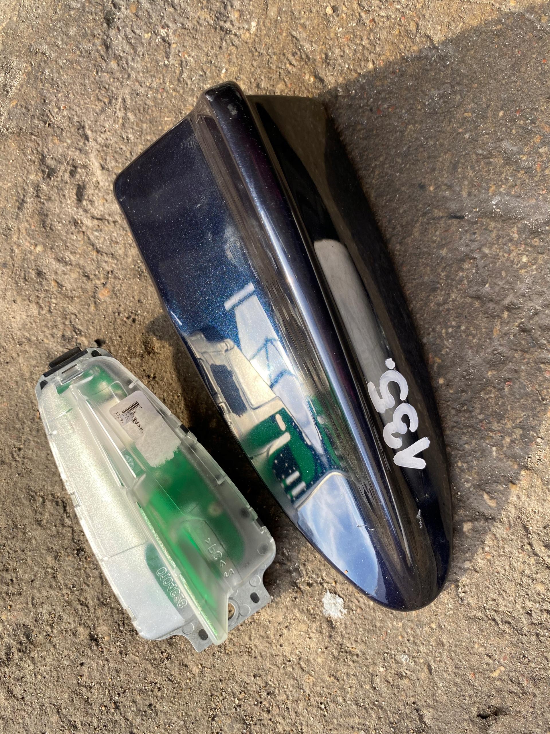 135 BMW F11 антенна GPS акула CARBONSCHWARZ 416