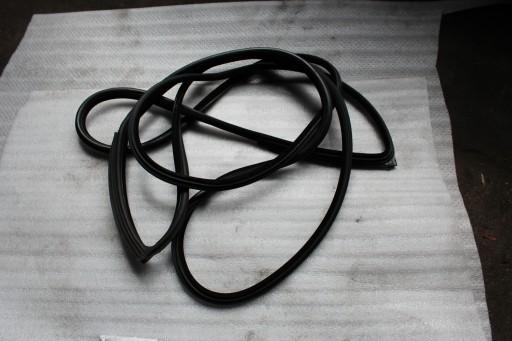 18 BMW E92 прокладка кузова двери передняя правая