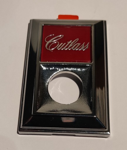 Емблема дверей багажника Oldsmobile Cutlass Calais 1983-84