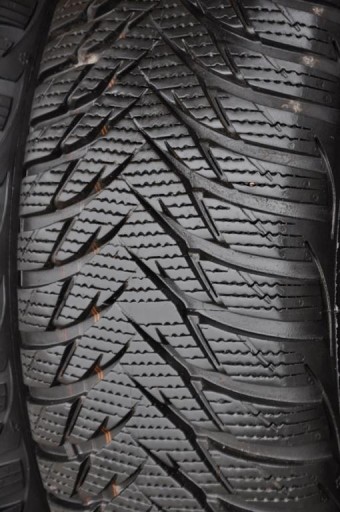 1x 205/60R16 Goodyear ULTRA GRIP 8 92H