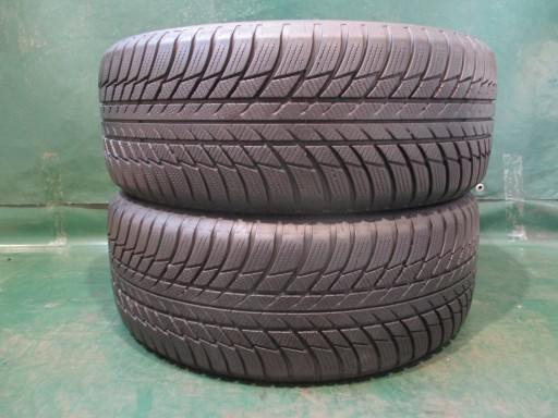 2 зимние шины 215/55R17 Bridgestone LM001 6 мм.