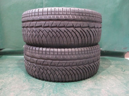 2 зимние шины 225/40R18 Michelin PA4 8 и 7 мм.