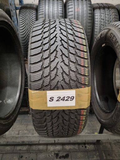 235 40 19 96V Nokian Tyres Snowproof 1 DOT.2323R