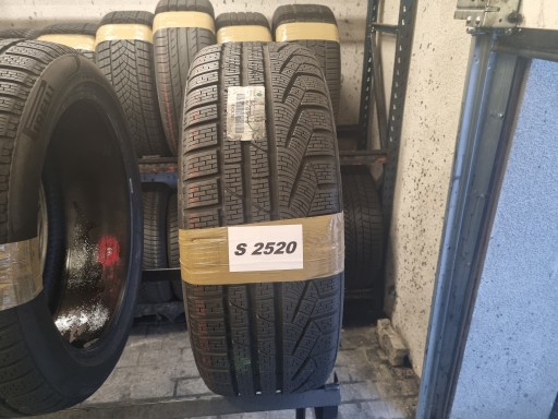 235 50 19 103H Pirelli Winter SottoZero Serie II AO DOT.2722R