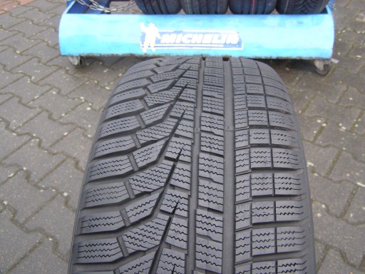 235 55 19 Hankook Winter Icept Evo 2 SUV