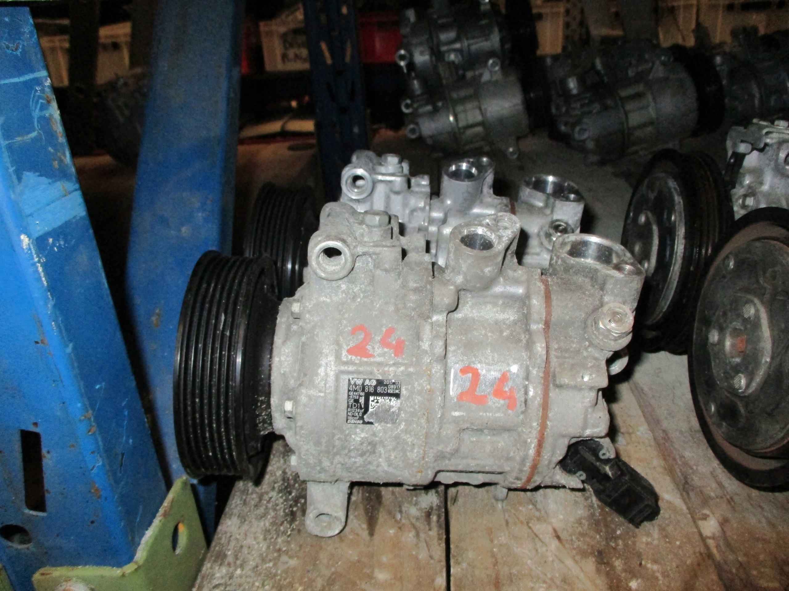 24.КОМПРЕСОР КОНДИЦІОНЕРА AUDI 4M0816803