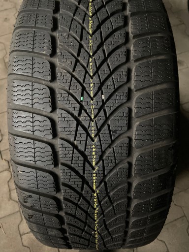 255/40R18 DUNLOP SP Зимний спорт 4D 99V