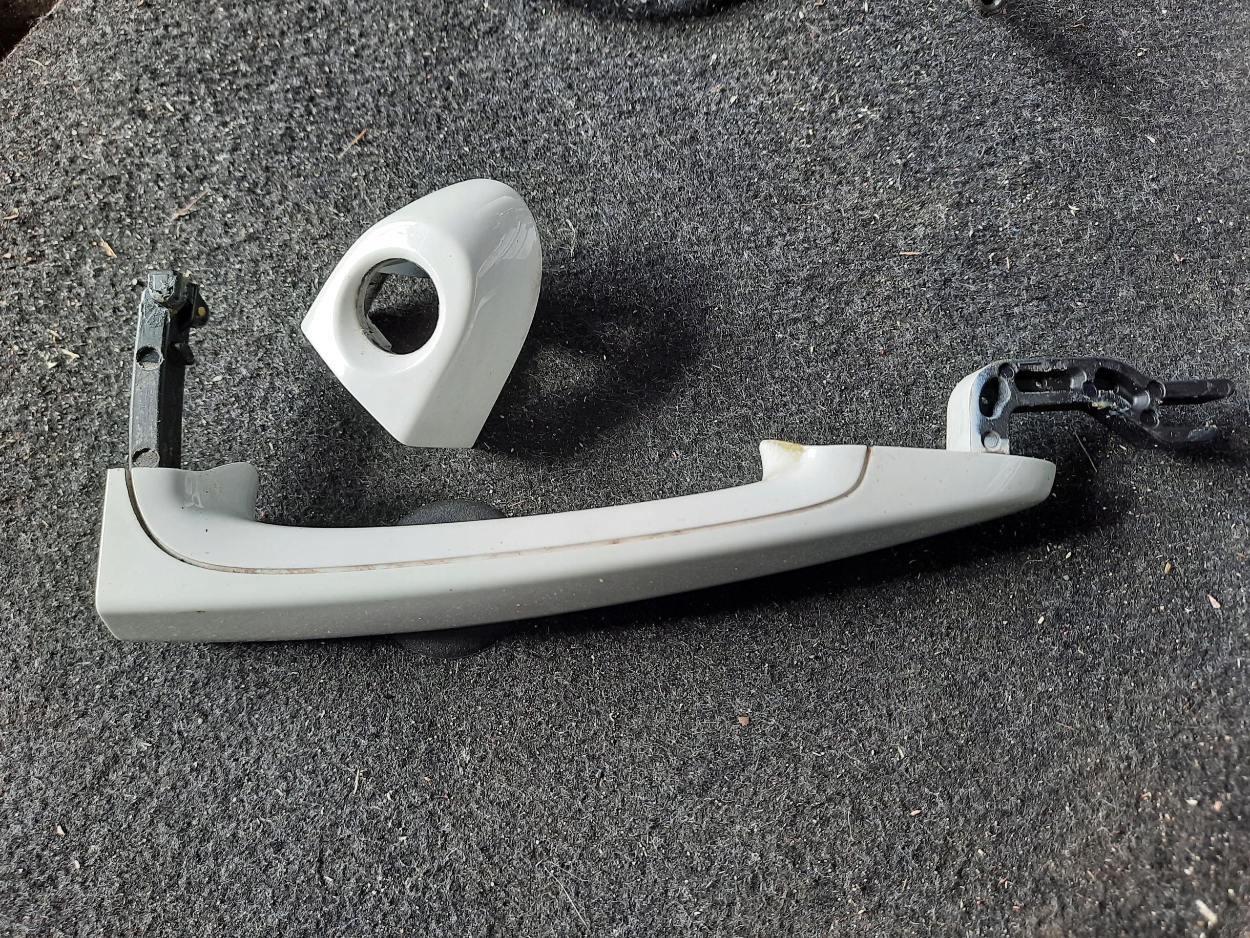 26 ручка передняя левая заглушка BMW F33 ALPINWEISS