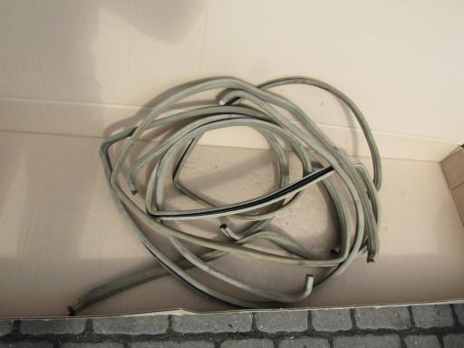 28 MERCEDES W124 универсал уплотнитель двери KPL 4шт