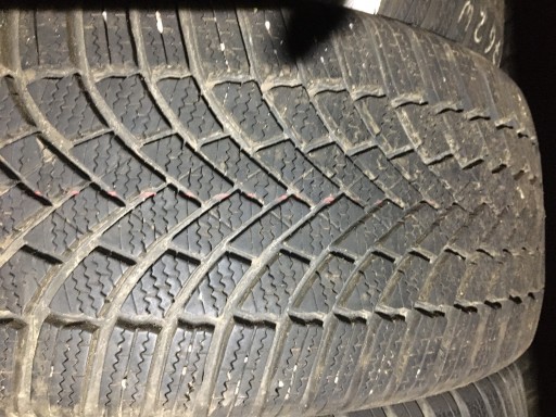 2X 225/45R18 Bridgestone Blizzak LM005 95 В WAWA 2022R 8 мм