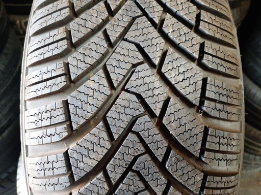 2x НЕВИКОРИСТАНА ЗИМА шина 205/45R16 CONTINENTAL WINTER CONTIWINTER Z1627