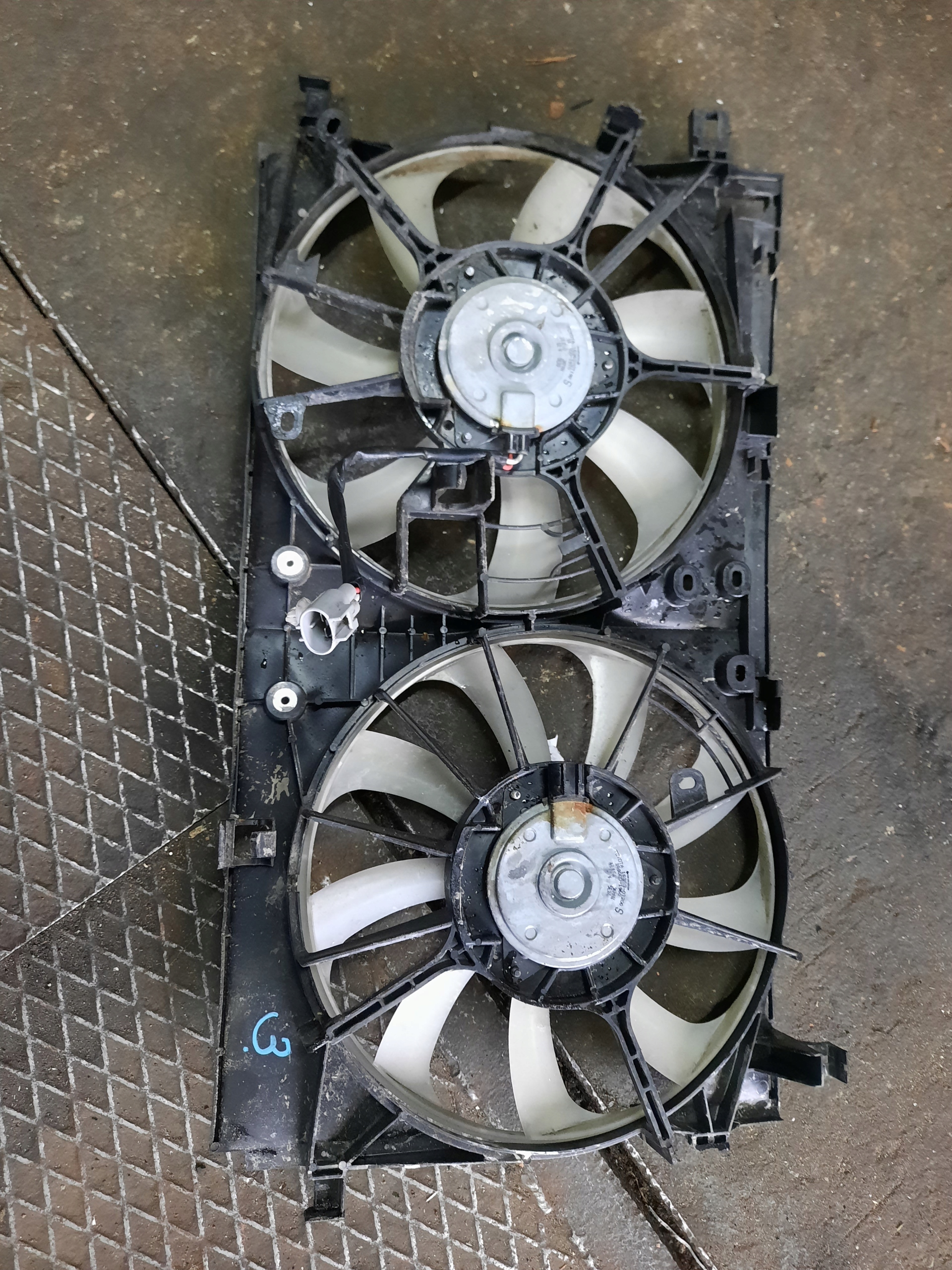 3 вентилятори радіатора TOYOTA COROLLA E21