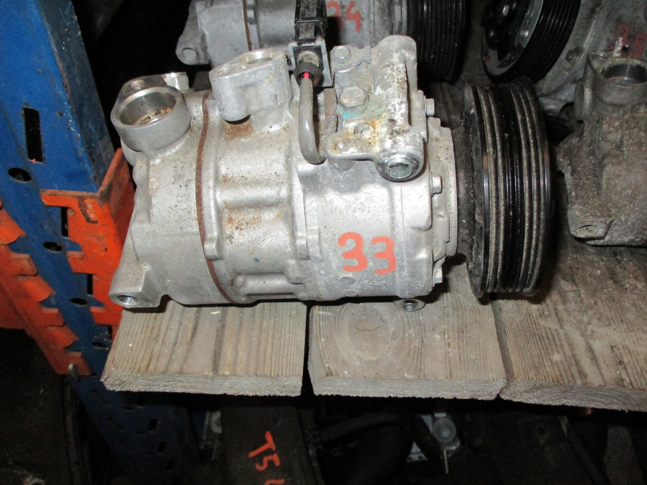 33.КОМПРЕСОР КОНДИЦІОНЕРА AUDI 8T0816803K