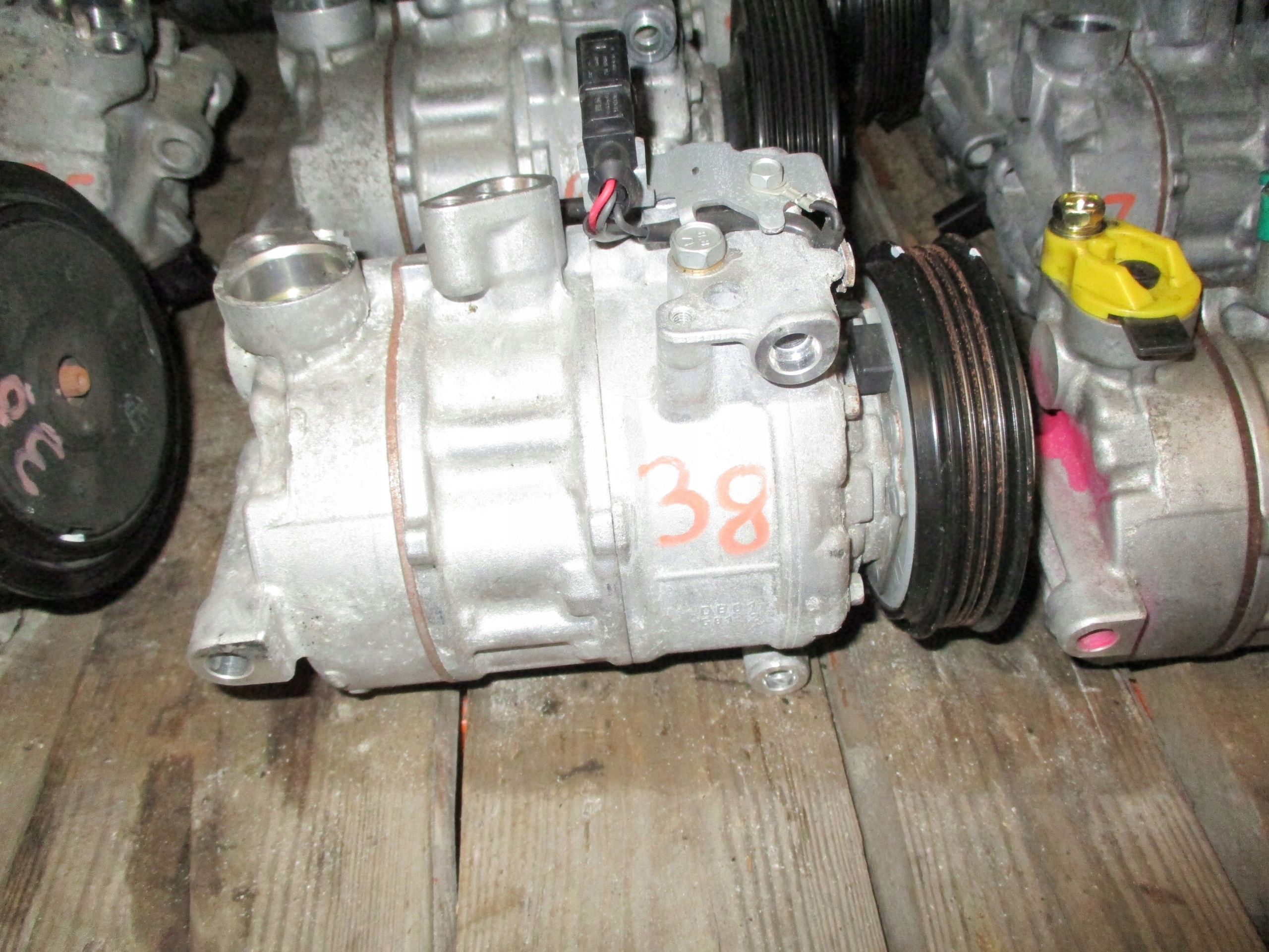 38.КОМПРЕСОР КОНДИЦІОНЕРА AUDI 80A816803D