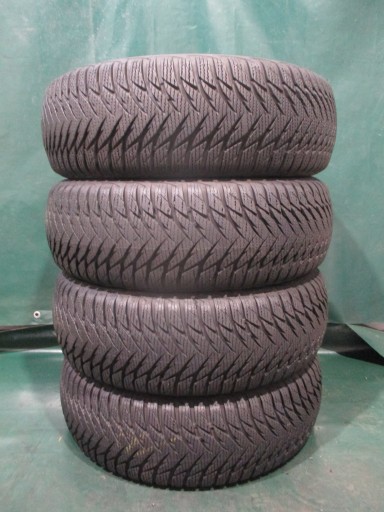 4 зимние шины б/у 195/60R15 Goodyear Ultra Grip 8 7 и 6,8 мм, 2019 г.