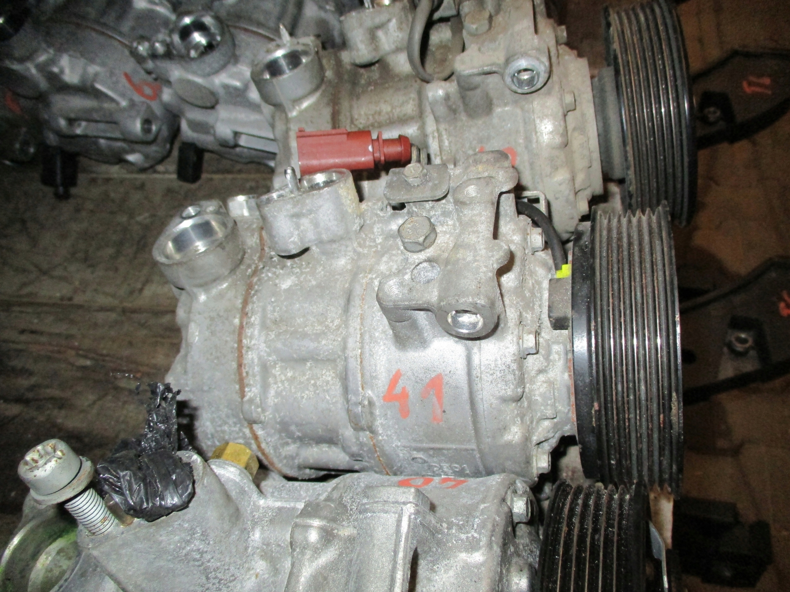 41.КОМПРЕСОР КОНДИЦІОНЕРА VW SKODA 3Q0816803D