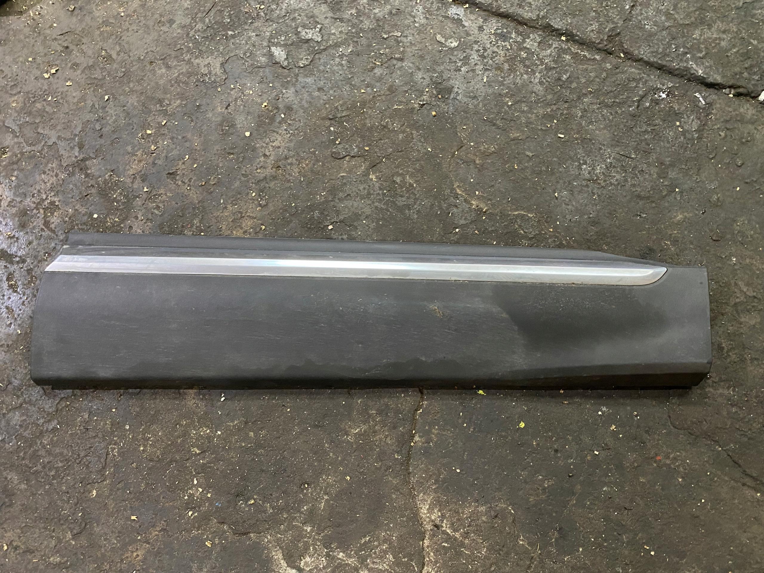 42 HYUNDAI SANTA FE IV МОЛДИНГ ПЕРЕДНЕЙ ПРАВОЙ ДВЕРИ