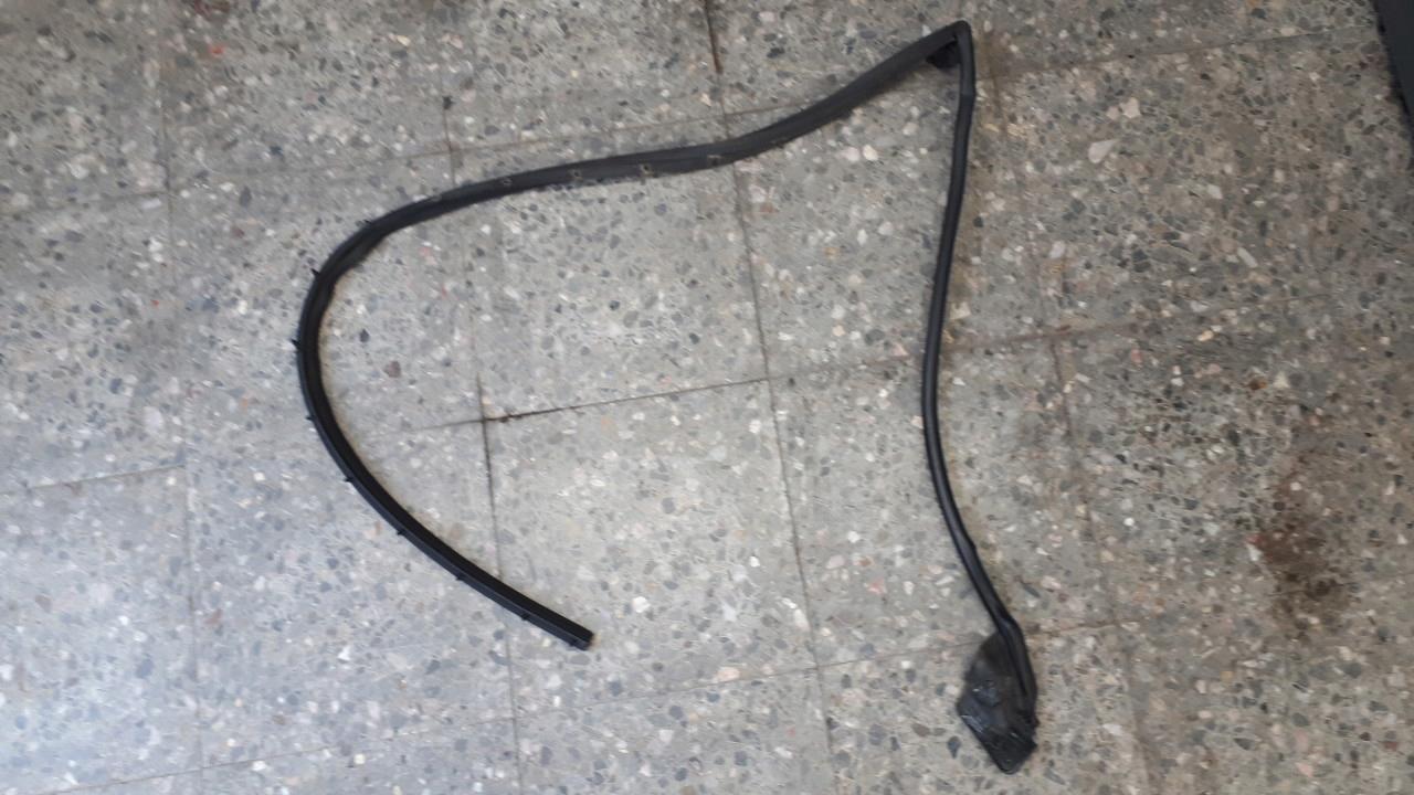 4g0839717c уплотнение двери левое Audi A6 4G