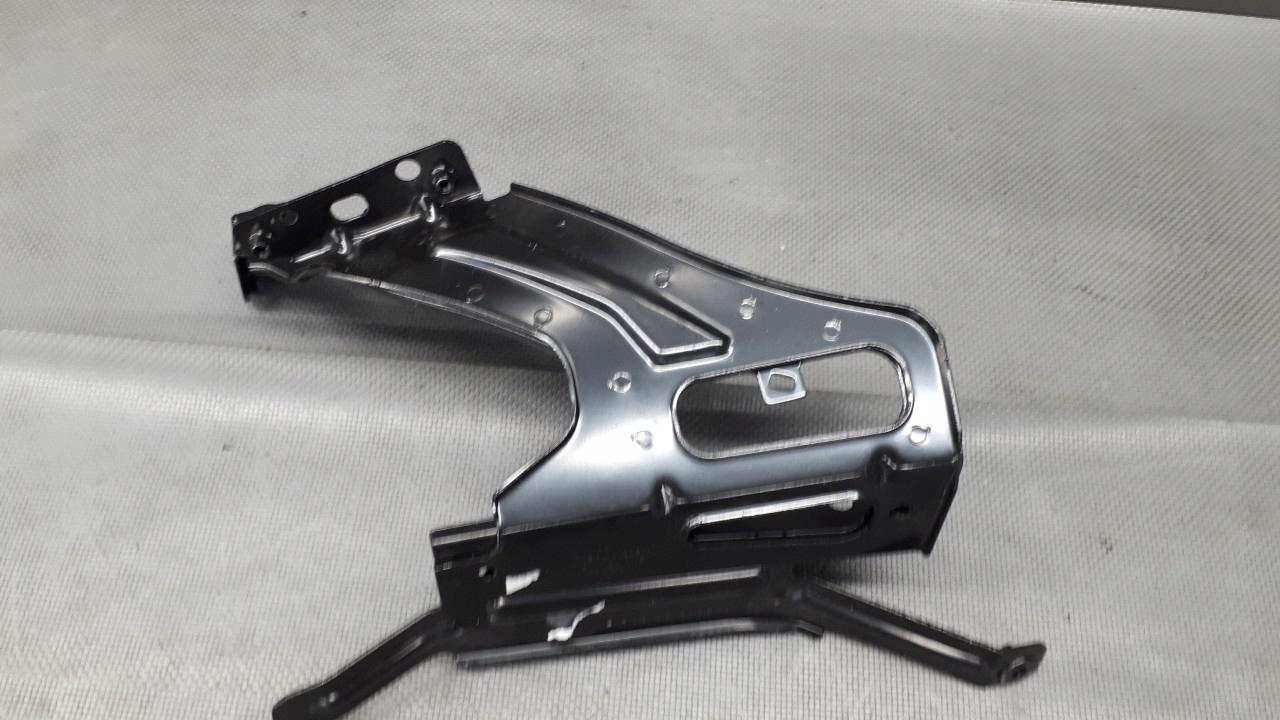 4K0821132 - 4k0821132бор крыла правый Audi A6 c8