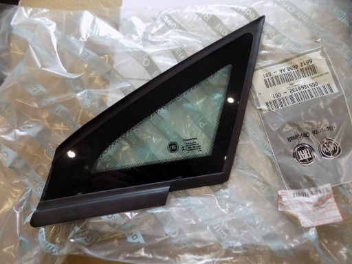 51869132 стекло в крыло переднее левое FIAT Grande Punto