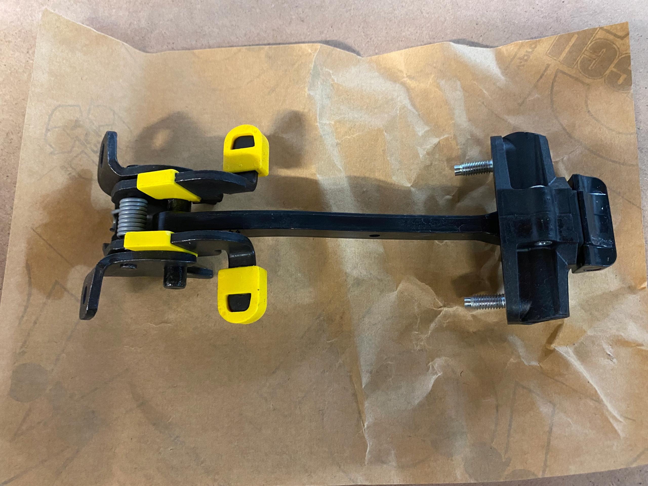 51995866 ограничитель задней двери FIAT DOBLO