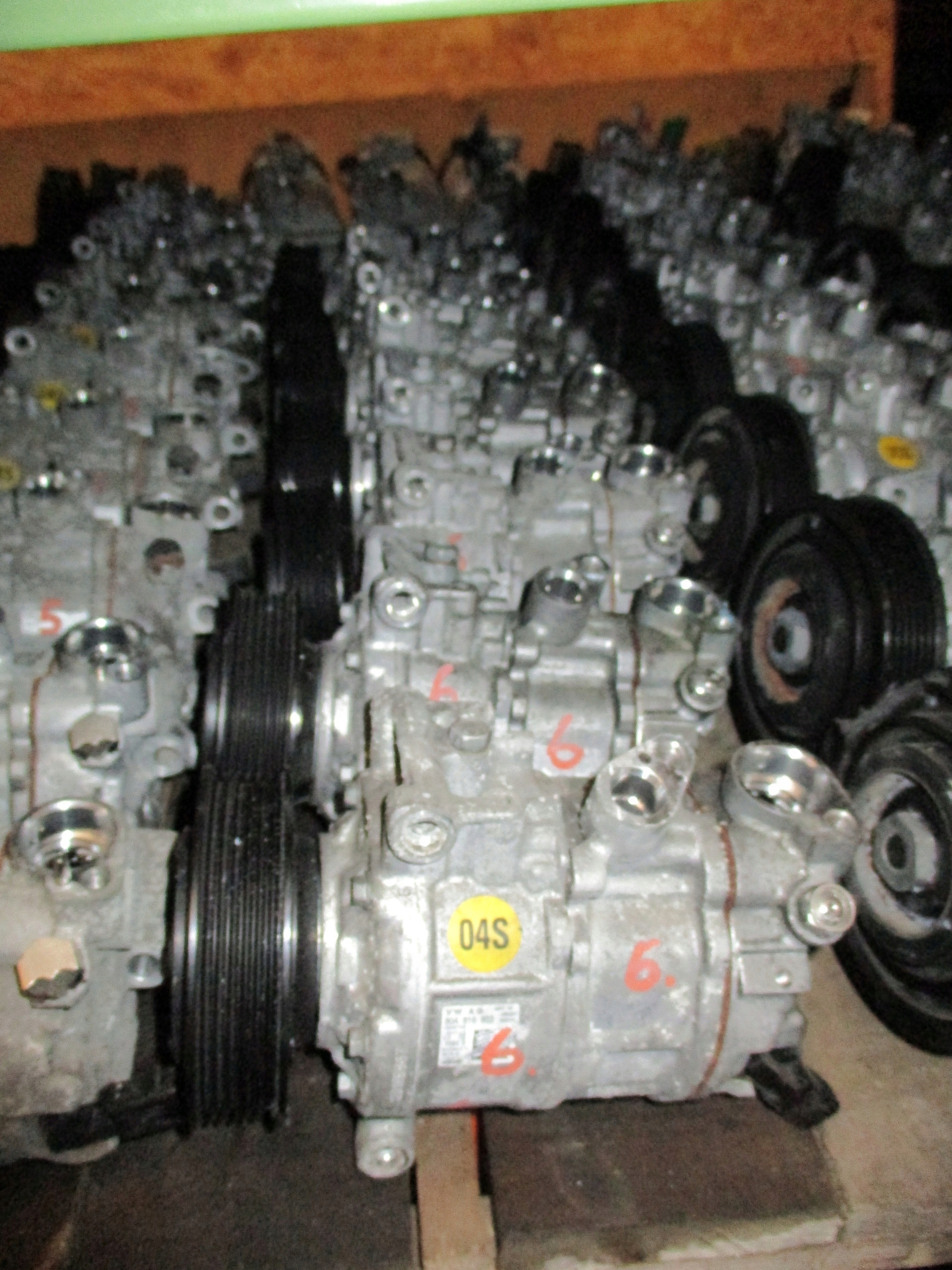 6.КОМПРЕСОР КОНДИЦІОНЕРА AUDI 80A816803