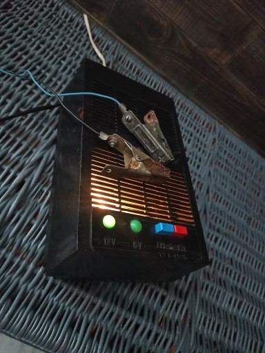 693. ЭЛЬТРОННЫЙ ВЫПРЯМИТЕЛЬ