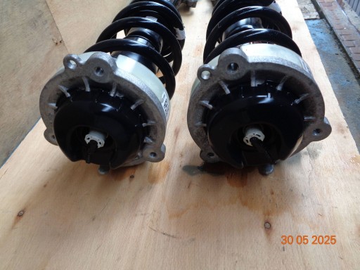 48240001080 - Audi a4 s4 b9 8w 2019 правая сторона амортизатор передней оси с пружиной