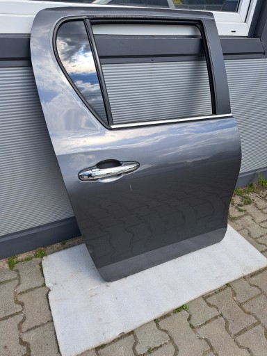 Toyota hilux viii непереможні двері права задня оригінал