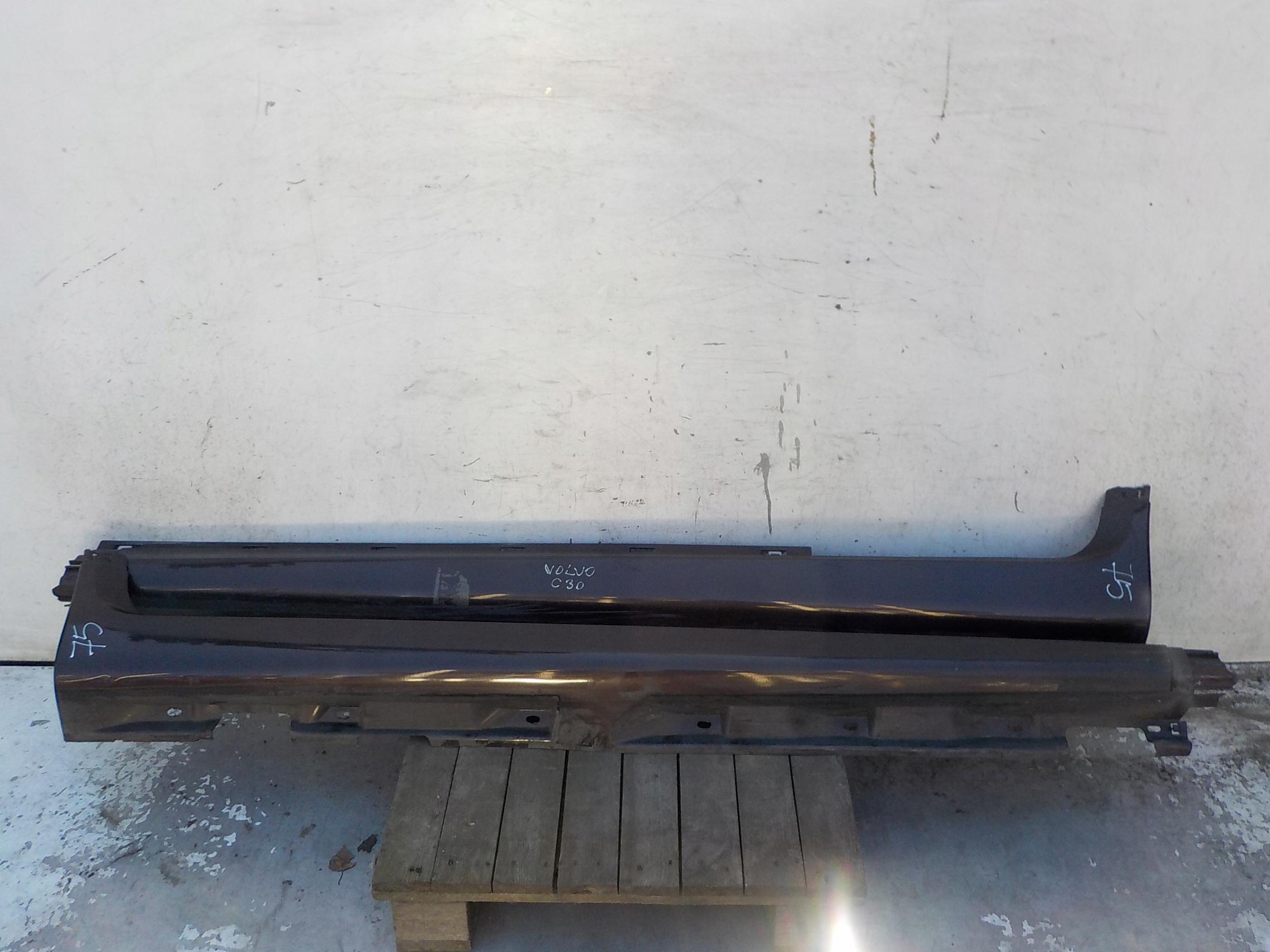 NAKŁ75 - 75 VOLVO C30 R-DESIGN накладки на пороги