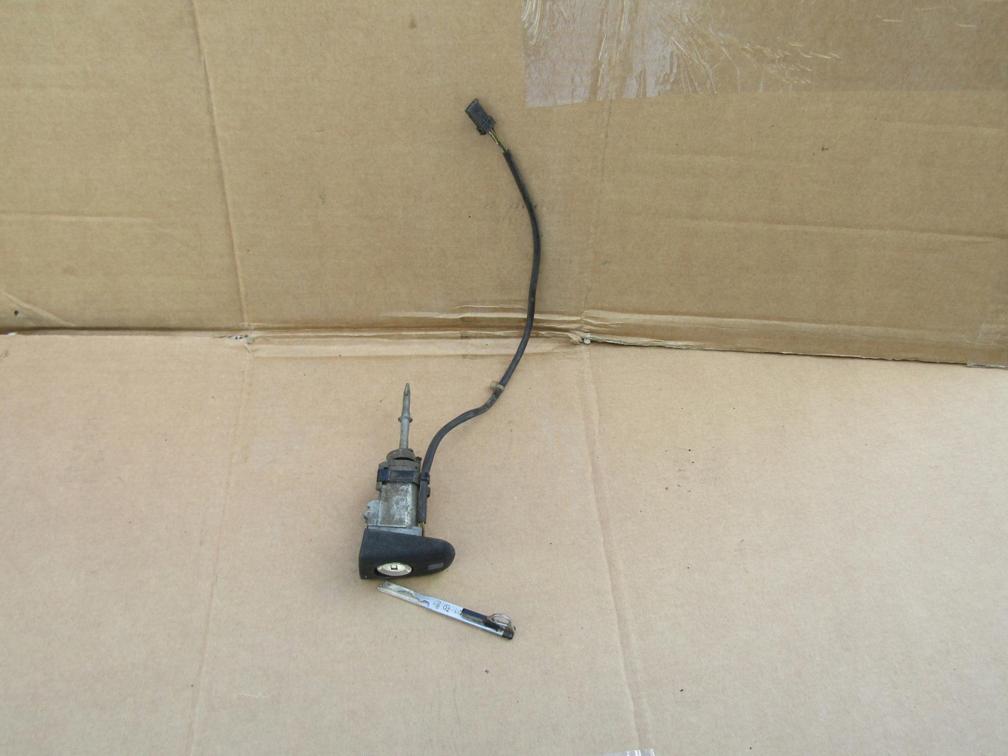 8 MERCEDES W210 97-99 левая вставка дверного замка