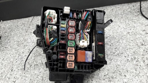 821110dm01a Блок запобіжників toyota yaris II 1.4