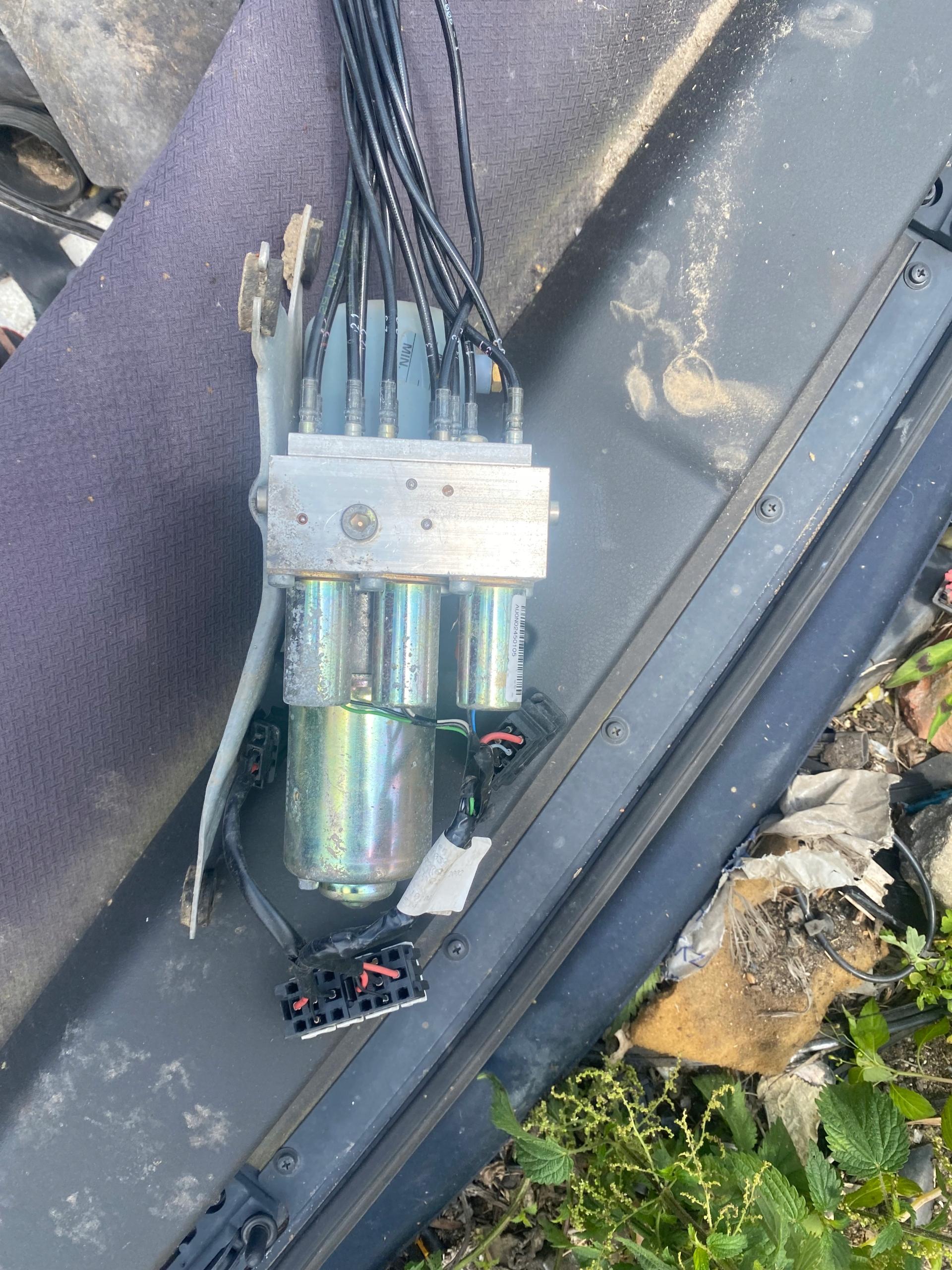 261292 - 8h0871611 audi A4 двигун даху