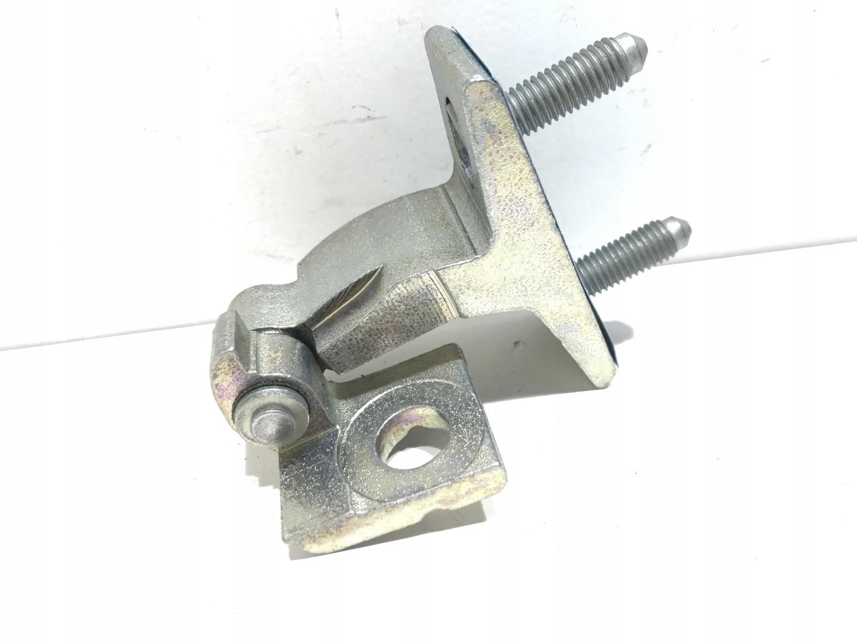 A1777209505 - A клас CLA W177 W118 Нижня дверна петля передня