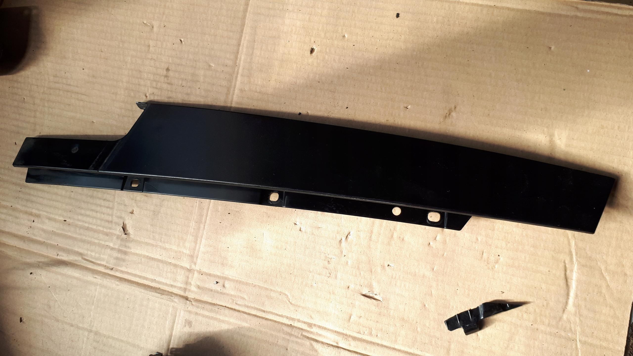 8K0837902N - A4 B8 Lift захисна накладка для передньої правої двері