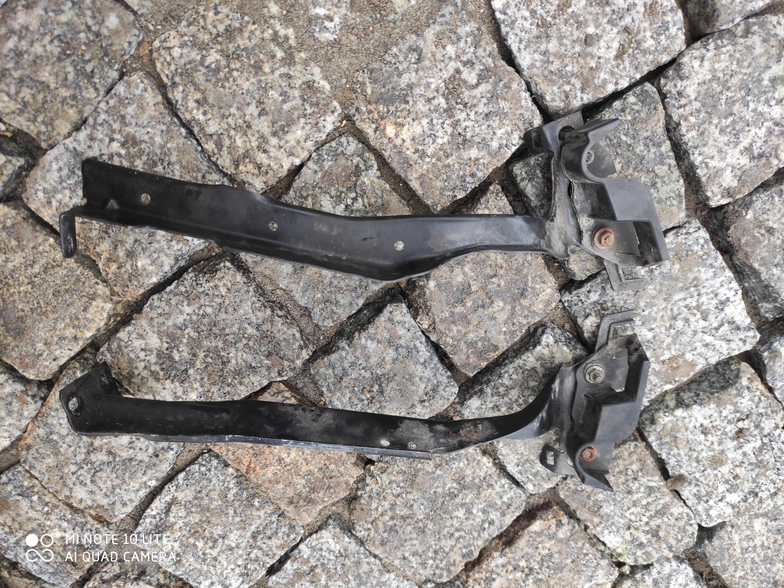 A4 B8 Lift кронштейн крила лівий 8k0821135j LY9B