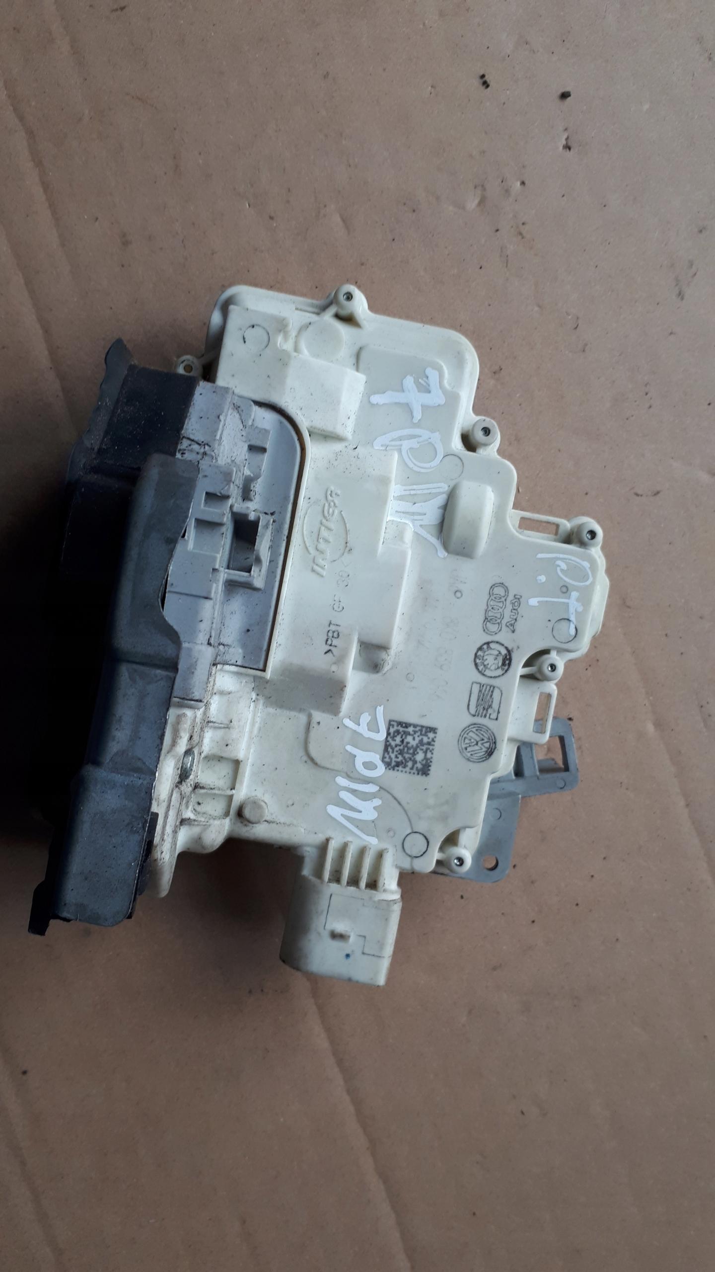 7PIN - A4 B8 замок двери задний правый 7 PIN 8k0839016 A5 Q5