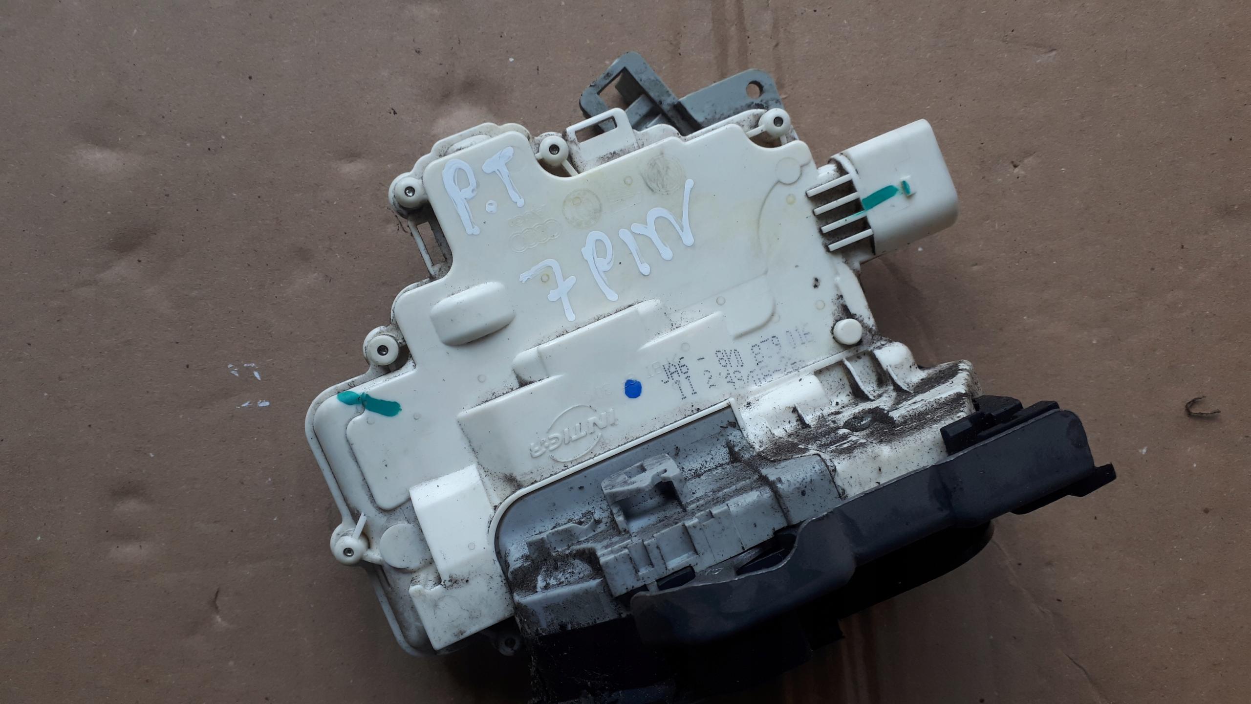 A4 B8 замок двері правий задній 7 PIN A5 Q5 8k0839016