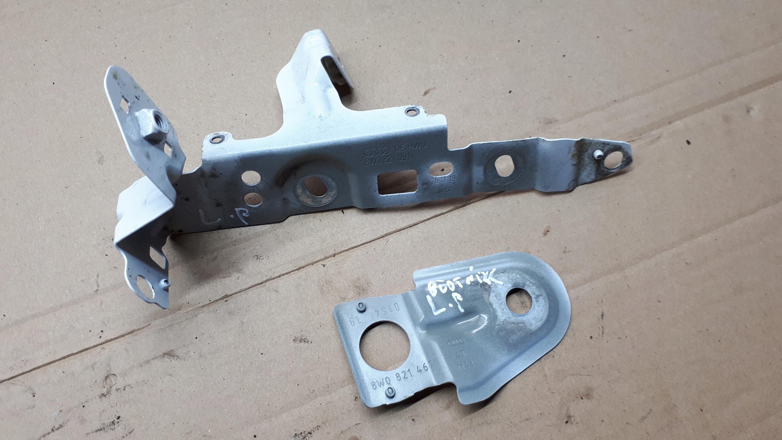 8W0821091 - A4 B9 LIFT крепление кронштейн крыла левый LY9C
