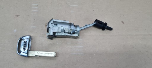 4G8837167 - A6 C7 4G вставка замка левой двери 4G1837167 A7 4G