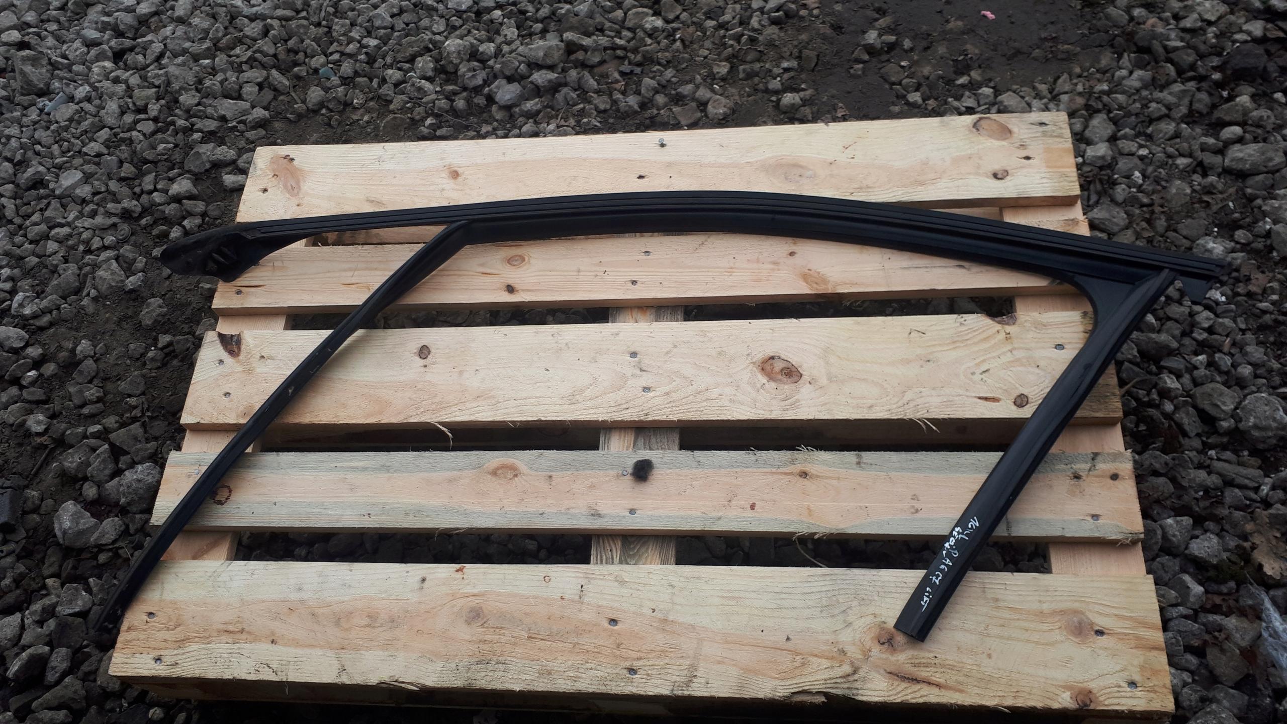 A6 C7 Lift уплотнение двери левая передняя PIANO BLACK