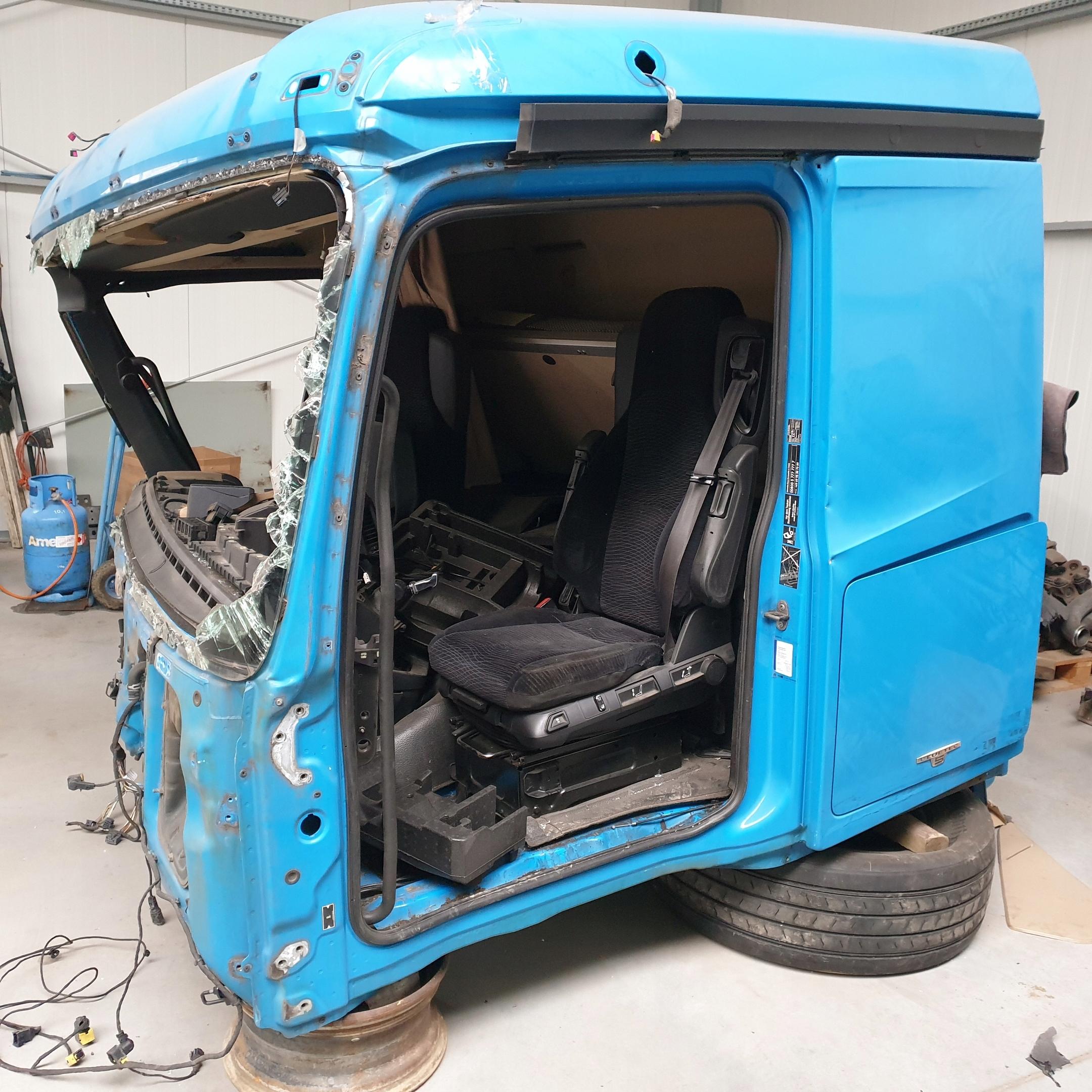 2.30 - ACTROS MP4 кабина низкая узкая 2300 L-Cab туннель 170