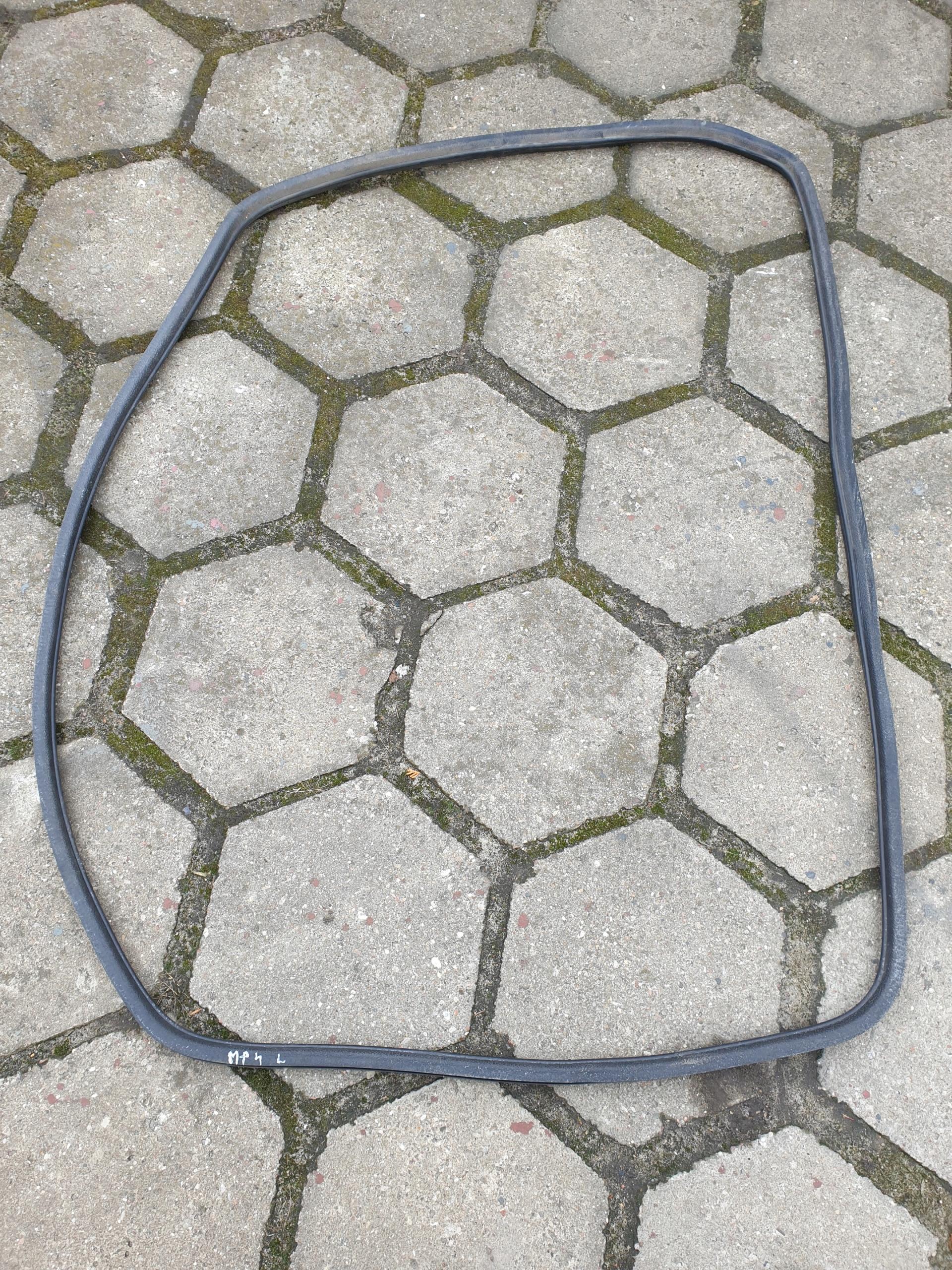 A9607210080 - ACTROS MP4 УЩІЛЬНЕННЯ ЛІВИХ ДВЕРЕЙ ЛІВЕ 9607210080