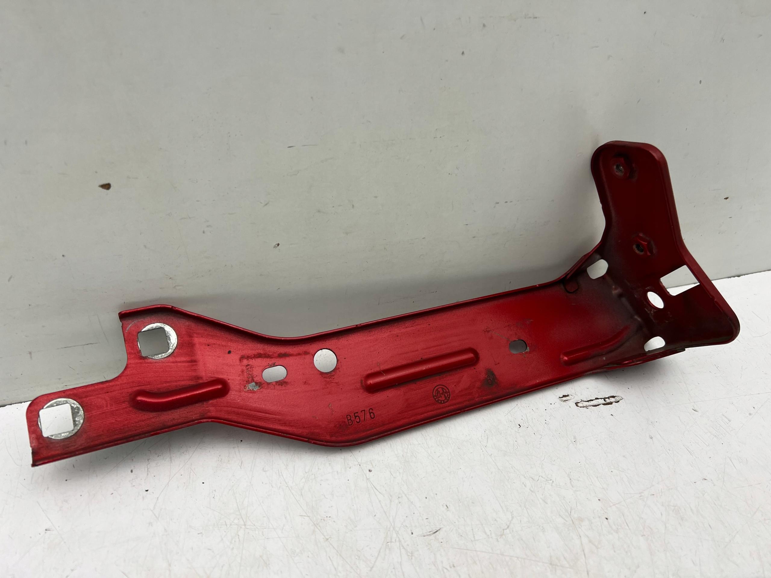 ALFA GIULIA QV КРЕПЛЕНИЕ КРЫЛА ЛЕВЫЙ КРОНШТЕЙН