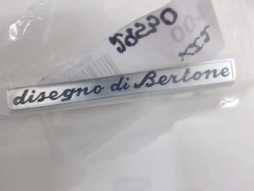 F61931100 - ALFA ROMEO GIULIA GT DISEGNO DI BERTONE ЕМБЛЕМА ЛОГОТИП ПЕРЕДНЕ КРИЛО