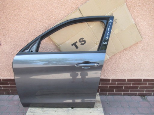 Alfa romeo stelvio зліва ліва передня передня передня фронт без малювання