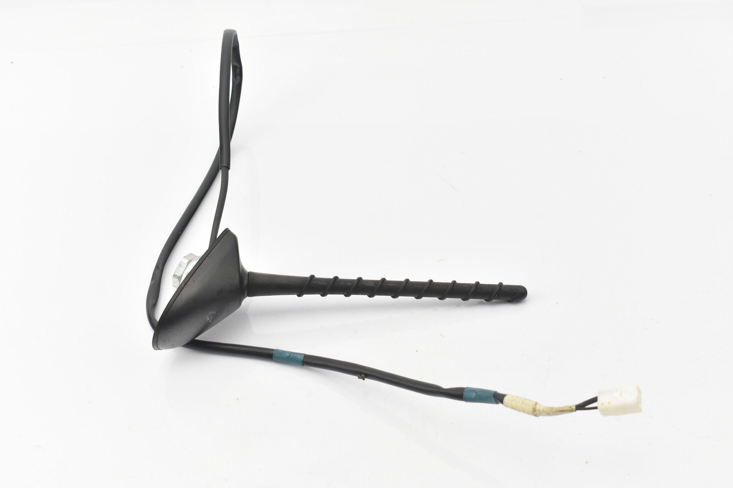 АНТЕНА НА ДАХ 86300-0D220 TOYOTA YARIS III 11-