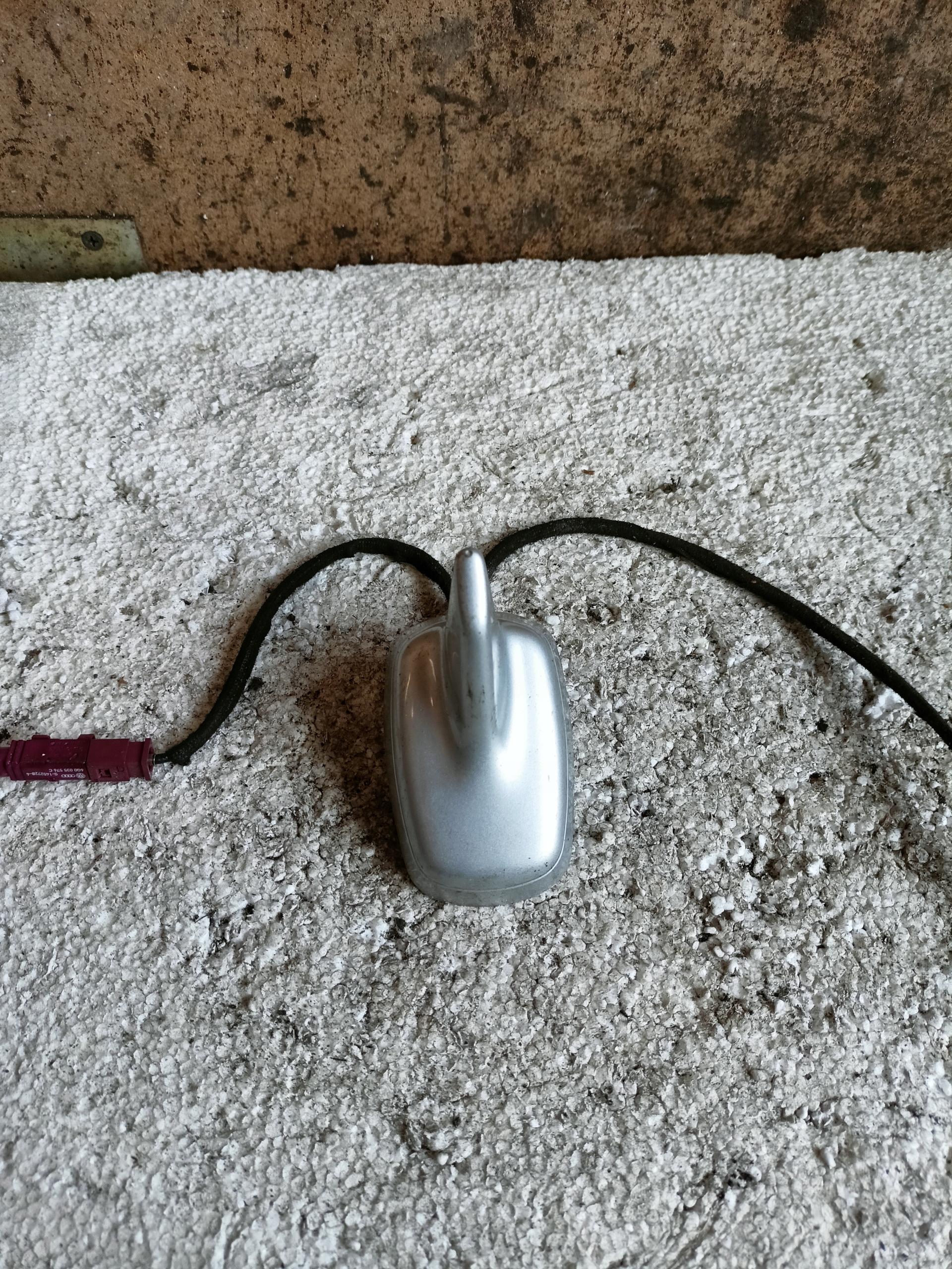 Антена на дах AUDI A6 C6 KOMBI LY7W 4F9035503F