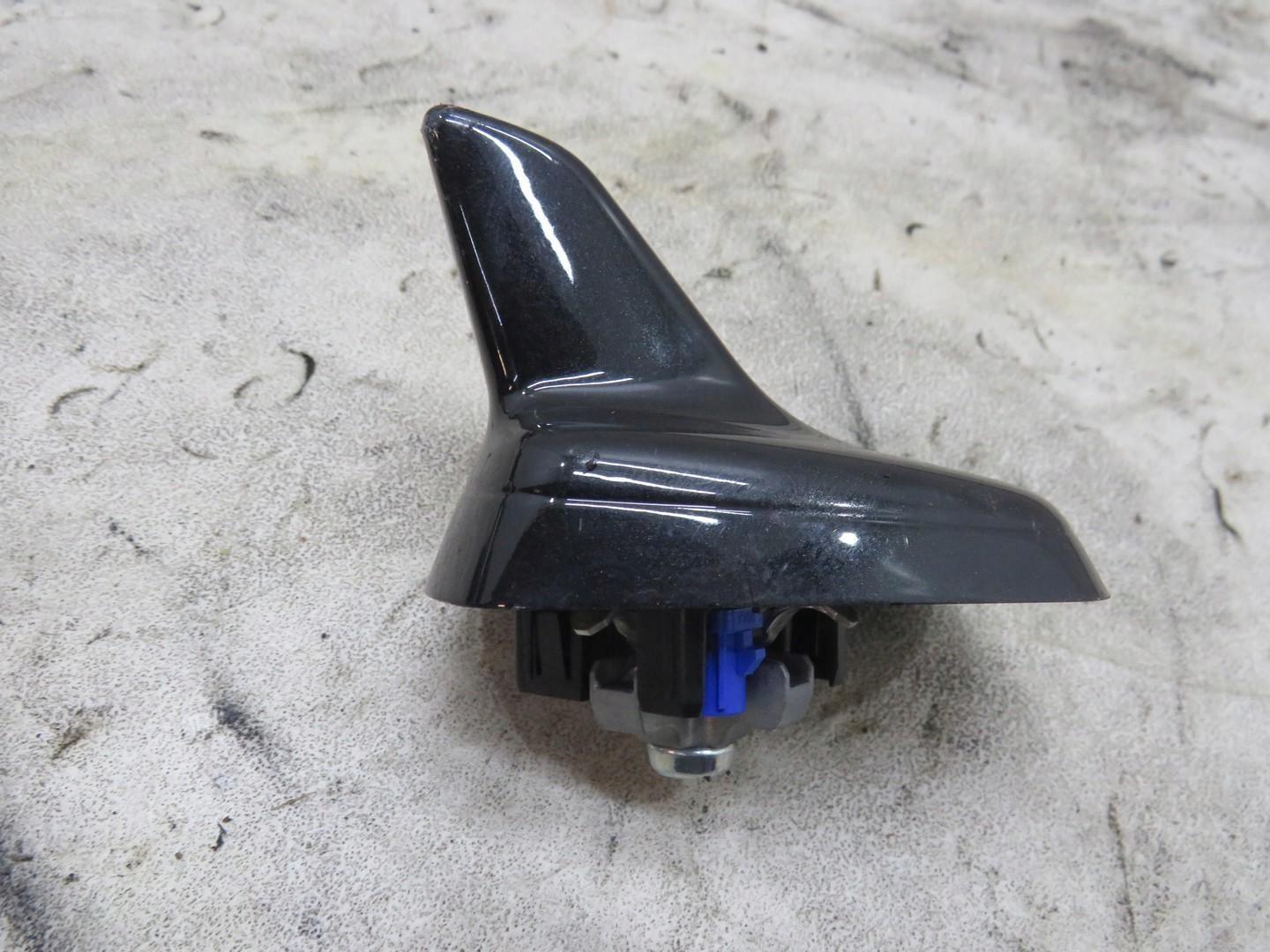 Антенна на крышу AUDI A8 D4 4H0035503A