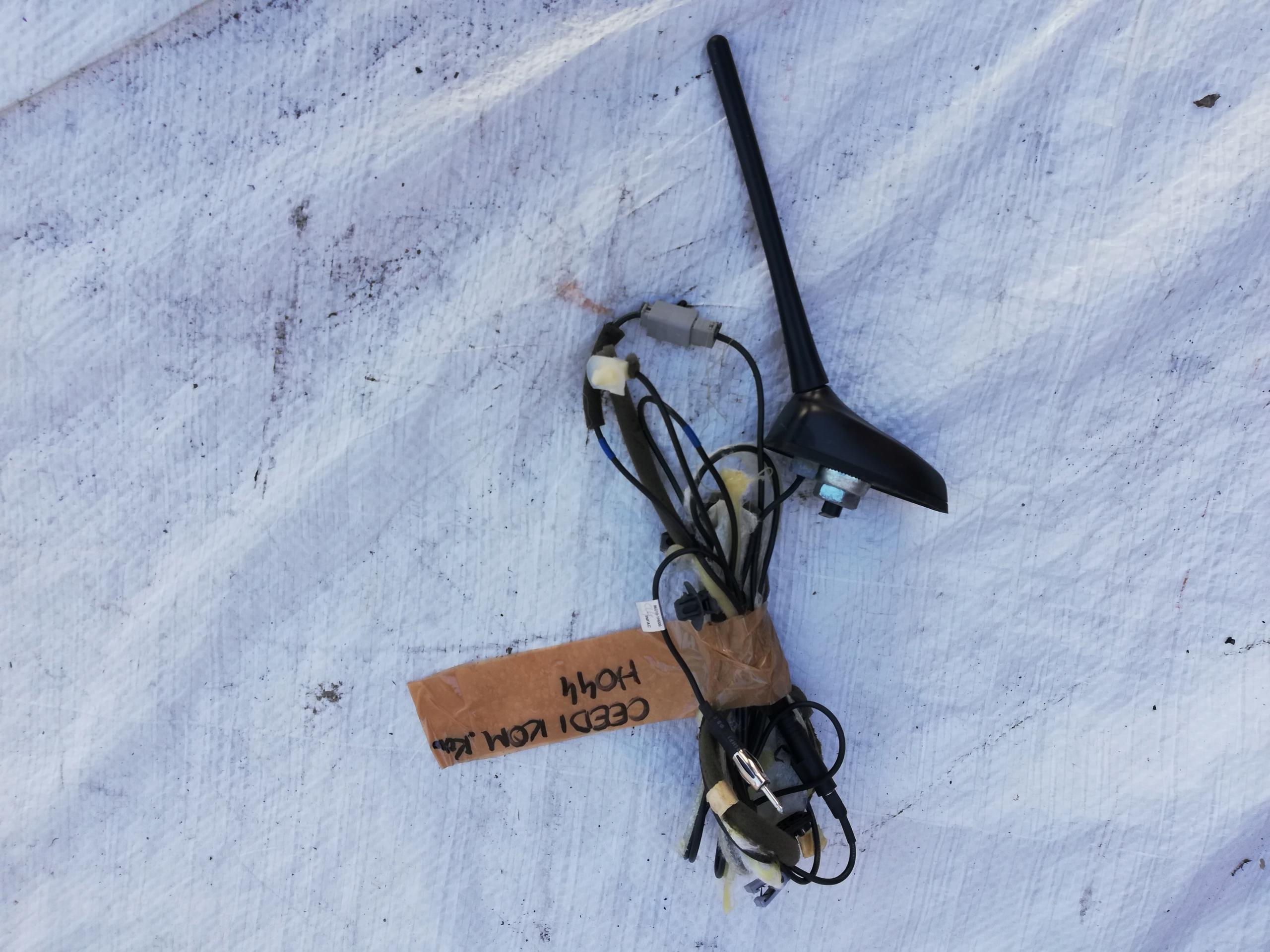 АНТЕНА НА ДАХ KIA CEED І 06-12 БЕЗ GPS